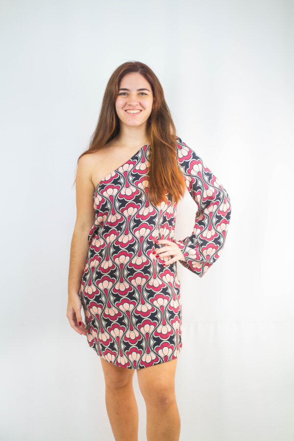 Vestido curto um ombro só Totem